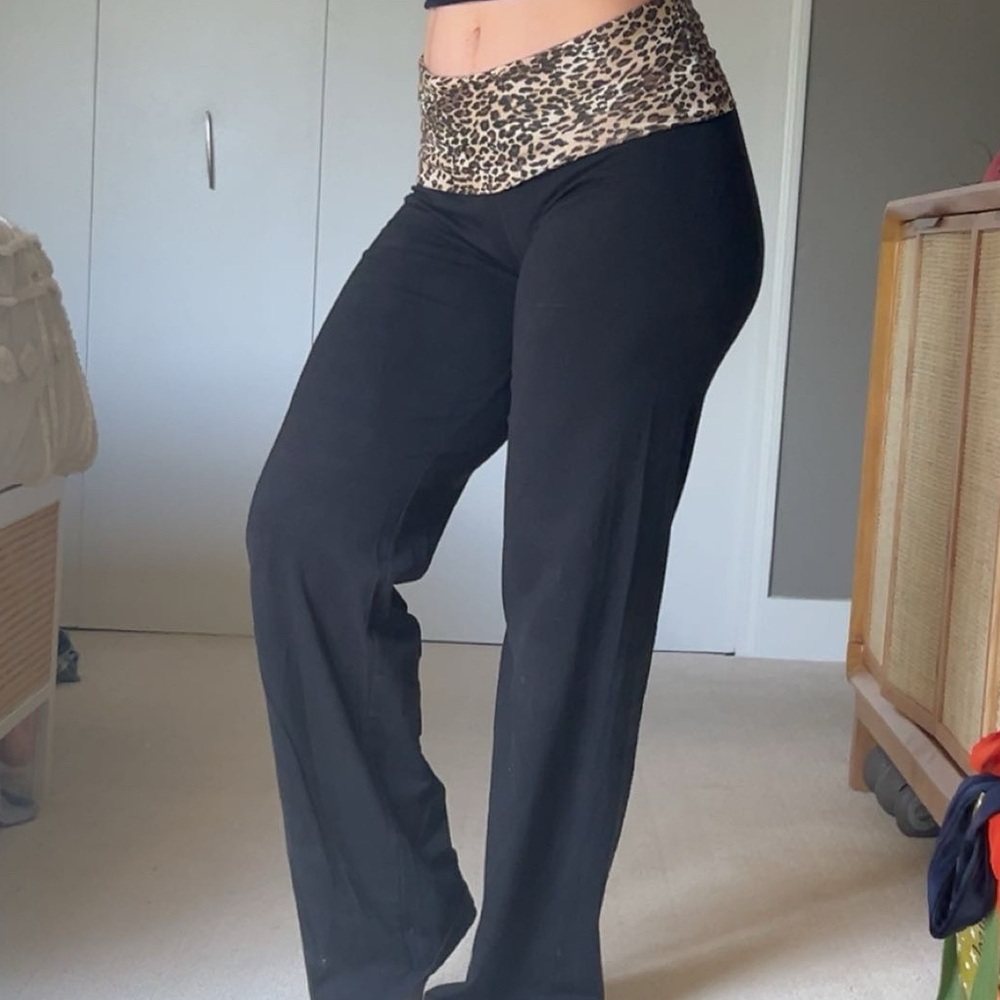 brandy melville black yoga pants with leopard print waistband